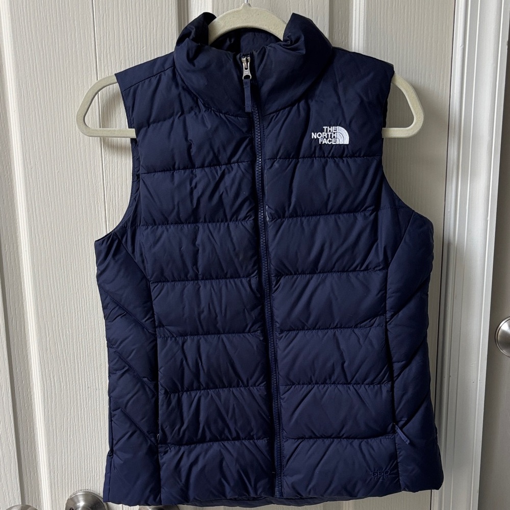 women’s navy north face vest size small